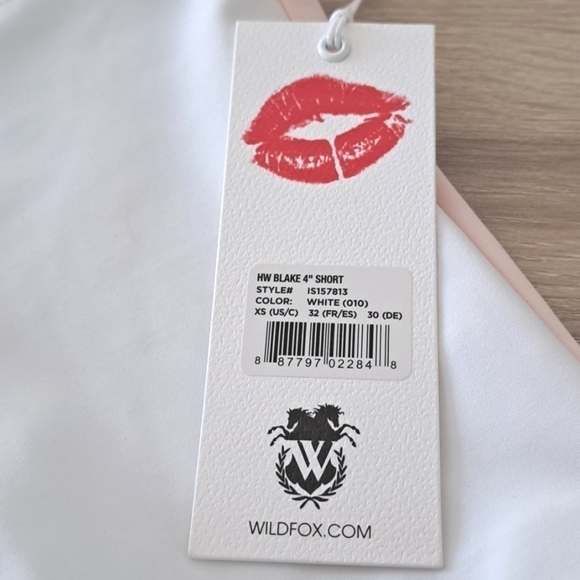 NWT WILDFOX High Waisted Blake 4" Short - Picture 7 of 7